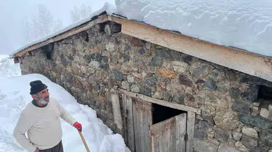 Artvin’in Bıçakçılar Köyünde Kış Zorluklarla Geçiyor: Kar Kalınlığı 3 Metreyi Aştı