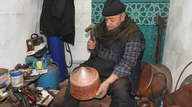 Bir Metrekarelik Dükkanda Bakıra Adanmış Ömür