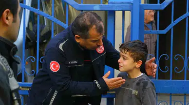 Çıkan Yangında Panikleyen Küçük Çocuğu İtfaiye Erleri Sakinleştirdi