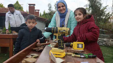 Çocuklar, Hayallerindeki Otomobilleri Marangozluk Atölyesinde Aileleriyle Birlikte Yaptılar