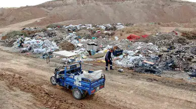 Çöpleri Boş Toprağa Atıp Yakarak Vatandaşın Zehir Solumasına Neden Oluyorlar