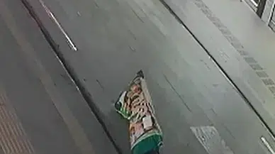 Çöpten Aldığı Çuvalla Oynarken Boğulma Tehlikesi Geçiren Çocuğu Vatandaşlar Kurtardı