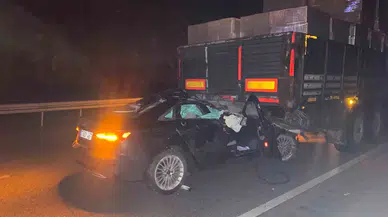 Denetimden Çıkan Araç Tırın Altına Girdi: 1’i Ağır 2 Yaralı