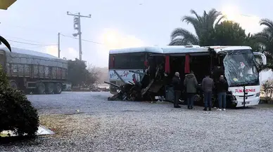 Denizli’de Feci Kaza... Yolcu Otobüsü Akaryakıt İstasyonundan Çıkan Tıra Çarptı: 1 Meyyit, 20 Yaralı