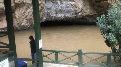 Dünyaca Ünlü Altınbeşik Mağarası Taştı, Kuruyan Üzümdere Irmağı Suya Kavuştu