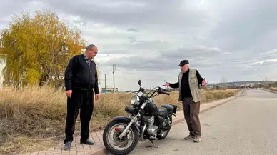 Esnaf Kaza Sonrası Terk Edilen Motosiklete 2 Aydır Gözü Üzere Bakıyor