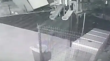 Fırtına Konteyneri Oyuncak Üzere Savurdu