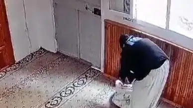 Gece Saklandığı Mescitte Bayan Kılığına Girip Hırsızlık Yaptı