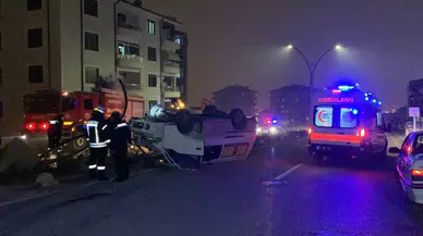 Karaman’da Aydınlatma Direğine Çarpan Minibüs Takla Attı: 1 Yaralı