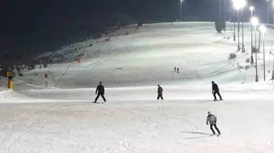 Karanlıkta Beyaz Seyahat: Yıldız Dağı Kayak Merkezi’nde Gece Kayağı Keyfi
