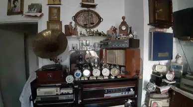 Konutunu Müzeye Çevirdi