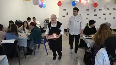 Kütahya’da Engelli Bireylerin Garsonluk Yaptığı Kafe, Vatandaşların Ağır İlgisiyle Karşılaştı