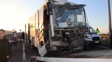 Manisa’da Personel Servisi Tıra Çarptı: 22 Yaralı