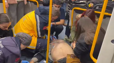 Metroda Kalp Krizi Geçiren Vatandaşı Kurtarmak İçin Seferber Oldular