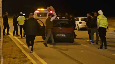 Motosiklet Şoförü Kazada Öldü, Yakınları Çarpan Arabası Parke Taşıyla Parçaladı