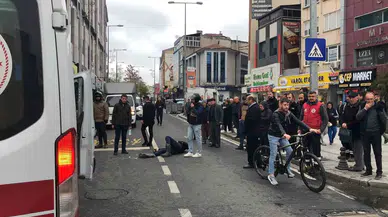 Motosikletin Yaya Geçidinde Yayaya Çarptığı Anlar Kamerada: 2 Yaralı