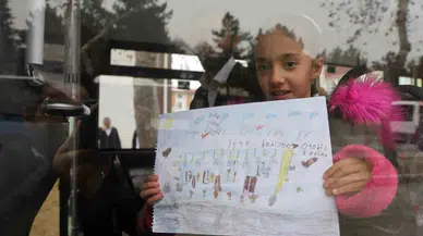 Otobüse Asılan Fotoğraf Hem Babayı Hem Yolcuları Duygulandırdı