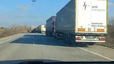 Soğuk Havada Tır Kuyruğu 30 Kilometreyi Geçti