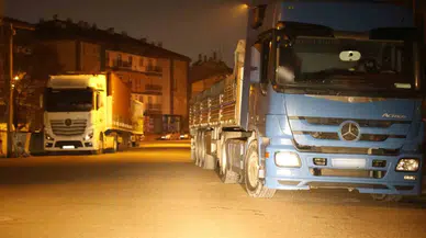 Sokak Ortalarına Park Edilen Tır ve Kamyonlar Tehlike Saçıyor