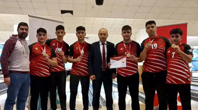 Tahtasız Bowlingcileri Tebrik Etti