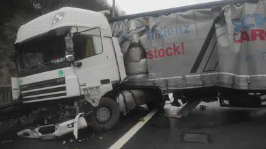 Tem’de Makaslayan Tır Trafiği Durdurdu
