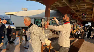 Tezgahı Alınan "Yılancı Osman" Ayranı Sırtında Taşıdığı Kova ile Satıyor