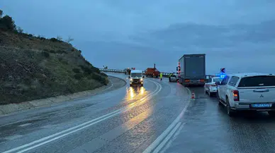 Tır ile Araba Baş Başa Çarpıştı: 1 Meyyit, 2 Yaralı