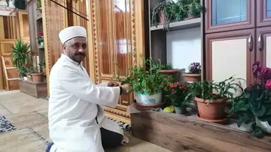 Tokatlı İmam Cami İçini Çiçek Bahçesine Çevirdi