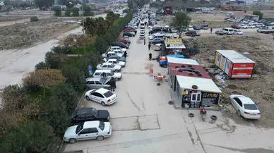 Ülkelerine Dönmek İsteyen Suriyeliler, Araçlarını Satmak İçin Otomobil Pazarına Akın Etti