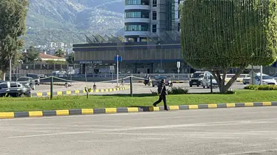 Üzerine Basıldığında İkaz Veren Çimleri Test Etmek İsteyenler Esnafı İkiye Böldü
