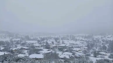 Yenice’nin Yüksek Kısımlarındaki Dağ Köyleri Beyaza Büründü