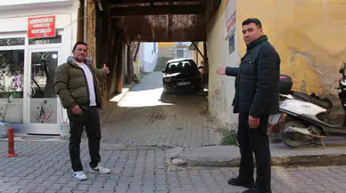 230 Yıllık Ahşap Binanın Altından Sokak Geçiyor
