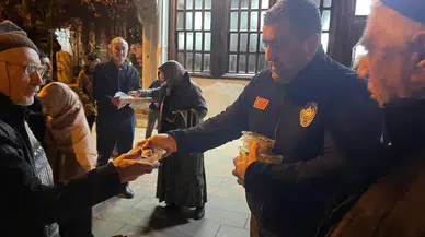 Kandilde Vatandaşlara Helva İkram Ettiler