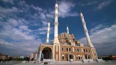 Üç Aylar Başlıyor