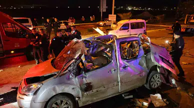 Adana’da Feci Kaza... Aksi Tarafa Girdi, Karşıdan Gelen Araçla Çarpıştı: 1 Meyyit, 2 Yaralı