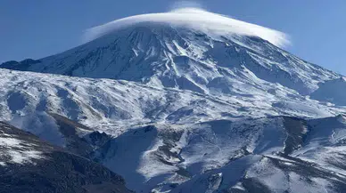 Ağrı Dağı’nda Mercek Bulutu Oluştu: Yüksek Rakımda Görsel Şölen