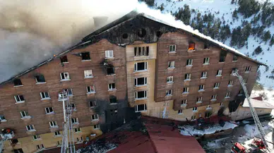 Alev Alev Yanan Otel Havadan Görüntülendi