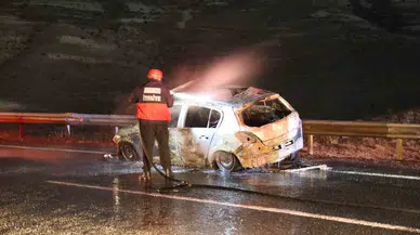 Araba ile Motosiklet Çarpıştı, 2 Araç da Alev Alev Yandı: 2 Yaralı