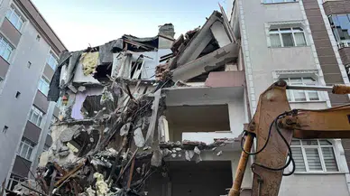 Bahçelievler’de Kentsel Dönüşüm Çalışmaları Sırasında Bitişikteki Binanın Kolonları Ziyan Gördü