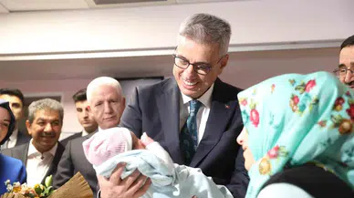 Bakan Memişoğlu, İstanbul’da Yeni Yılın Birinci Bebeklerini Ziyaret Etti