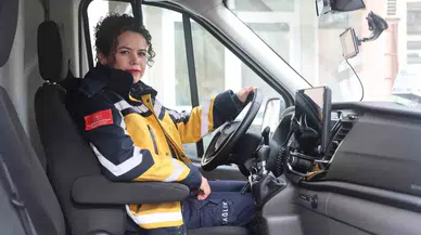 Bayan Ambulans Sürücüsü Hayat Kurtarmak İçin Vakitle Yarışıyor