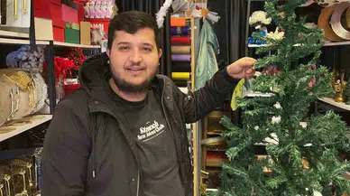 Bu da Oldu: Dükkanın Önündeki Çam Ağacı Çalındı