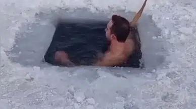 Çıldır’da Buzlu Su Çılgınlığı Devam Ediyor