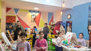 Çocuklar Sömestr Tatilinde Fotoğraf Çizerek Keyifli Vakit Geçiyor