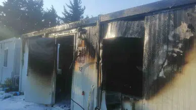 Depremzede Ailenin Konteyneri Alevlere Teslim Oldu