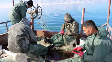 Erçek Gölü’ndeki Balık Popülasyonu Balıkçıları Sevindirdi