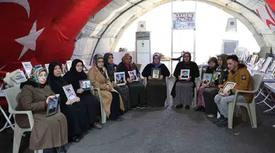 Evlat Nöbetindeki Anne, Regaip Kandil’inde Oğlunun Teslim Olduğu Haberini Aldı
