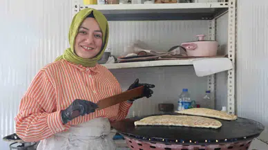 Hayallerine Çadırda Gözleme Yapıp Satarak Başlayan Depremzede Kız Kardeşler, Hayat Uğraşını Birlikte Sürdürüyor