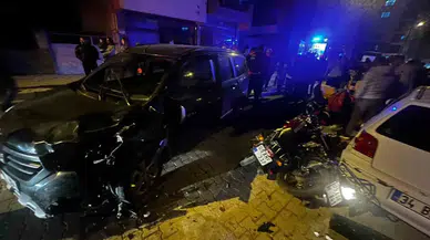 İki Motosiklet, Araba ile Baş Başa Çarpıştı: 3 Yaralı