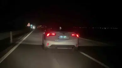 İnsanların Canını Hiçe Sayıp Trafiği Tehlikeye Düşüren Maganda Kamerada